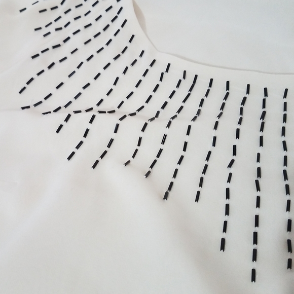 Beautiful woman's white blouse - Picture 3 of 9